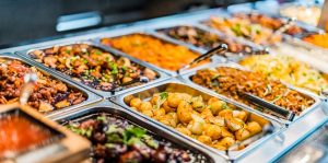 هزینه غذا در امارات ۱۴۰۴ برای غذاهای فست فودی